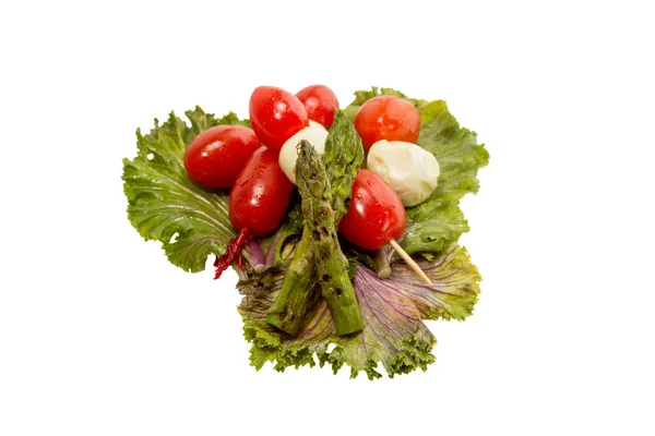 Geïsoleerde tomatoe bocconcini — Stockfoto