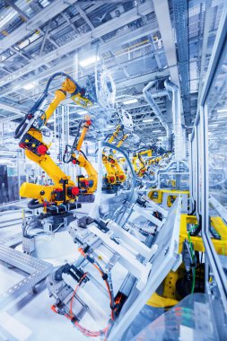 Araba fabrikasındaki robotlar