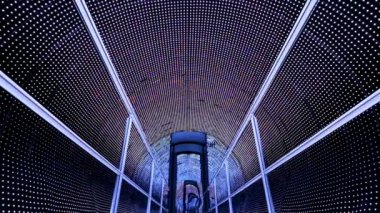 Saat el ışık tüneli