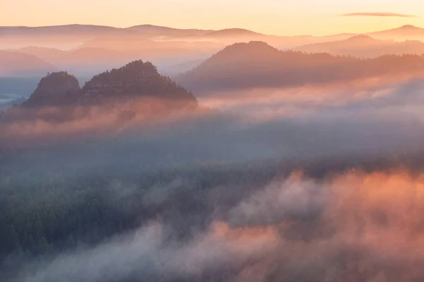 Salida del sol desde Kleiner Winterberg, Suiza sajona — Foto de Stock