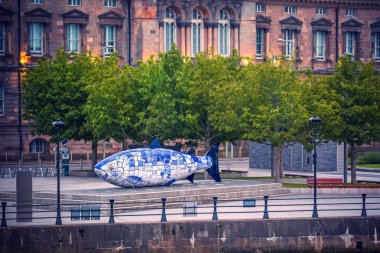 Büyük balık heykel Belfast, Kuzey İrlanda, İngiltere