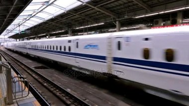 Japonya Kyoto karakola gelen Shinkansen tren.