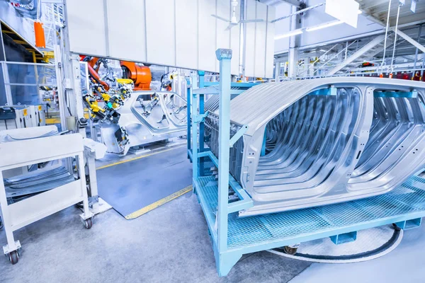 Onderdelen in een autofabriek — Stockfoto