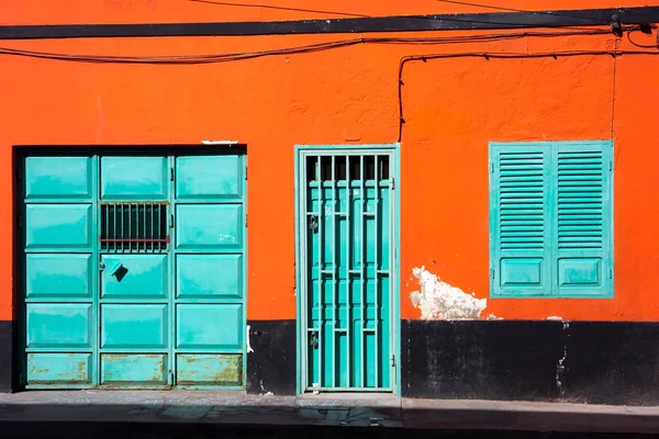 Parete arancione. Capo Verde colorato — Foto Stock