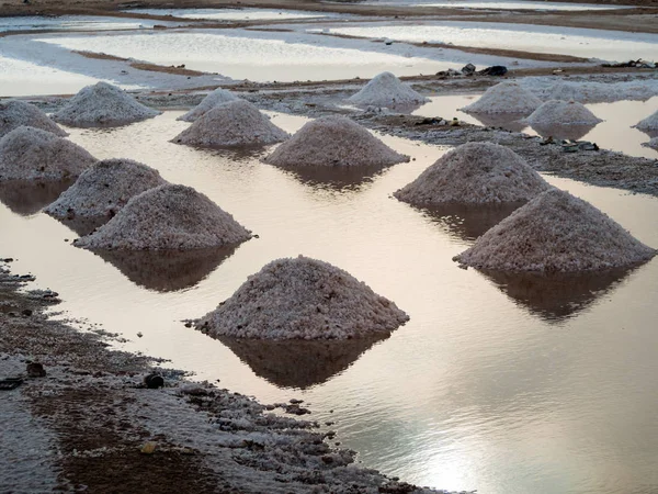 Salt heaps in salt water ponds — Stock Photo, Image