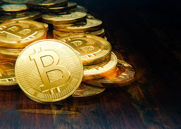Moedas empilhar, transação com bitcoins — Fotografia de Stock