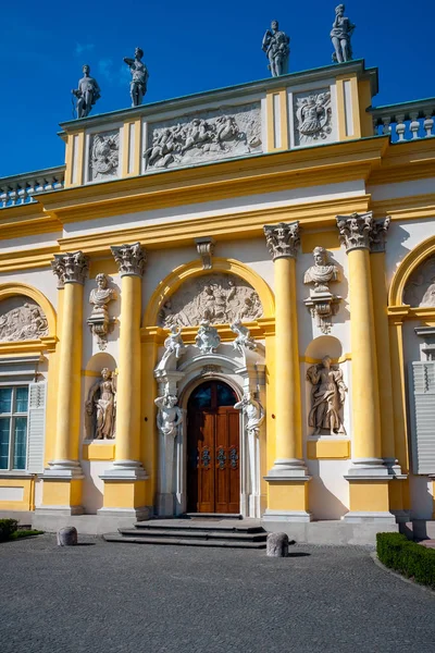 Архитектура Вилановского королевского дворца барокко, Варшава в Польше — стоковое фото
