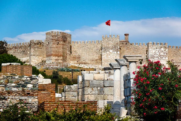 Burg in selcuk, ayasuluk Hügel. Truthahn — Stockfoto