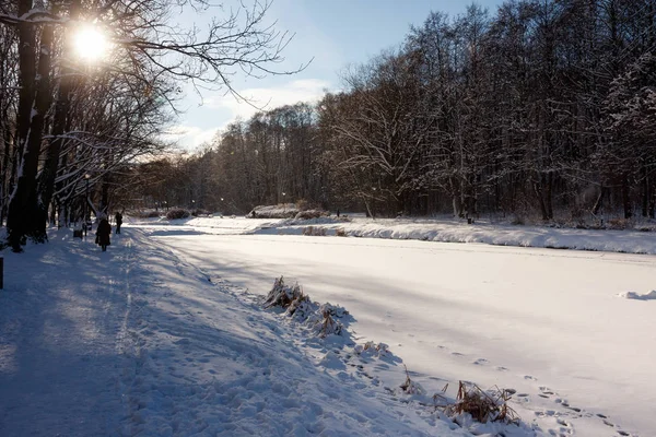 Hiver à Varsovie, lac gelé — Photo