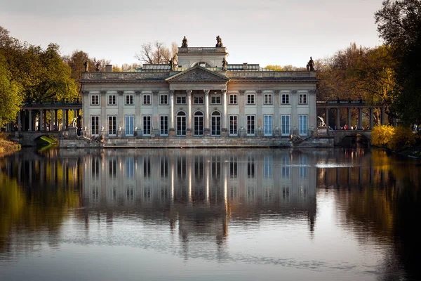 Pałac na wodzie, Pałac łazienki w Warszawie — Zdjęcie stockowe
