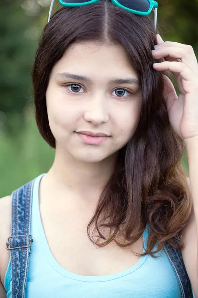 Retrato de chica hermosa 15 años — Foto de Stock