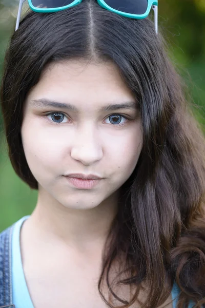 Retrato de menina bonita 15 anos — Fotografia de Stock