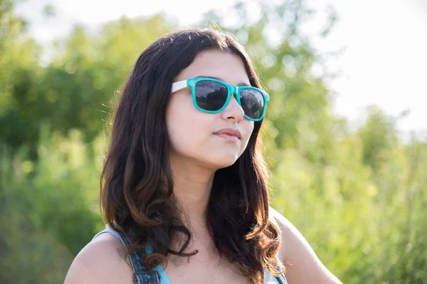 Portrait of beautiful teen girl in sunglasses — Stock Photo, Image