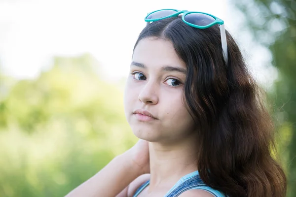 Girl teenager turned looking over shoulder — Stock Photo, Image