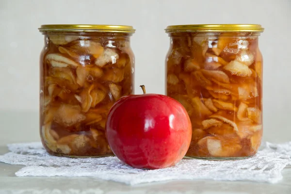 Apfelmarmelade hausgemacht im Glas — Stockfoto