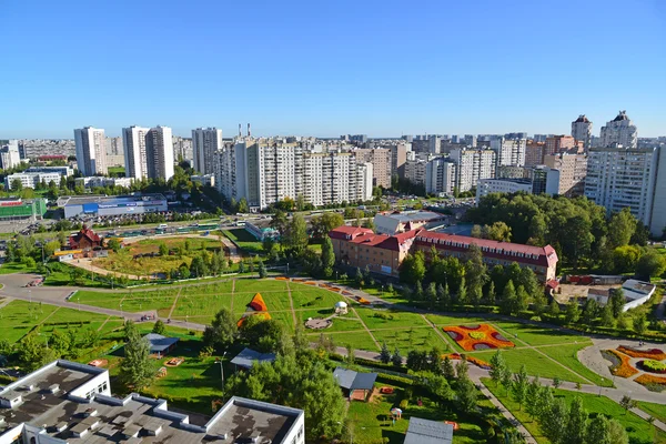 Moscú, Rusia - Septiembre 01.2016. Vista superior del Boulevard 16 en el distrito Zelenograd — Foto de Stock
