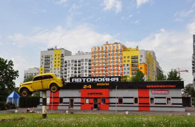 Moskova, Rusya - 29.05.2015. Pyatnitsky karayolu yakınında Apelsin araba yıkama