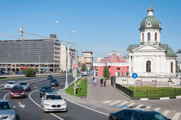 Moskva, Rusko - 09.21.2015. Pohled na Arbatském náměstí, kaple Boris a Gleb a metra Arbatskaya — Stock fotografie