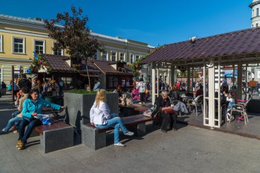 Moscow, Rusya Federasyonu-14.2016 olabilir. İnsanlar Moskova Festivali'nde Klimentovsky şeritte bahar