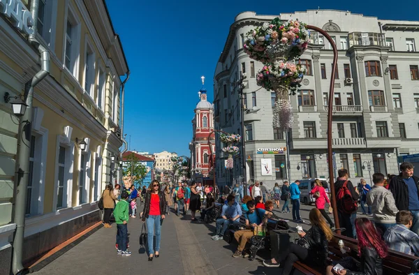 Moscú, Rusia - mayo 14.2016. La gente en el festival Moscú primavera en Klimentovsky Lane —  Fotos de Stock