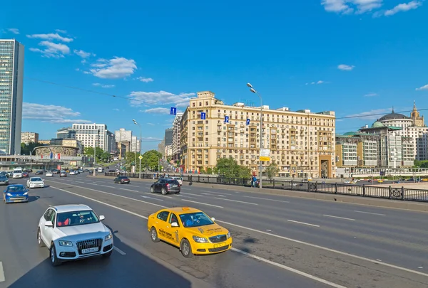 Mosca, Russia -03 giugno 2016. traffico sul ponte Novoarbatsky — Foto Stock