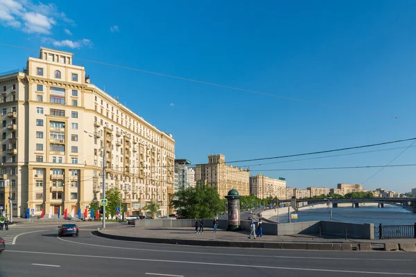Μόσχα, Ρωσία -03 Ιουνίου 2016. Γενική άποψη Smolenskaya ανάχωμα — Φωτογραφία Αρχείου