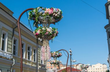 Moscow, Rusya Federasyonu-14.2016 olabilir. Festival Moskova bahar sokak Klimentovsky Lane'de çiçek dekorasyon