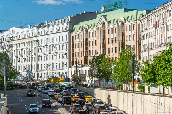 Moscou, Rússia - 03 de junho de 2016. Vista da Nikitsky Boulevard a partir da área do portão Arbat — Fotografia de Stock