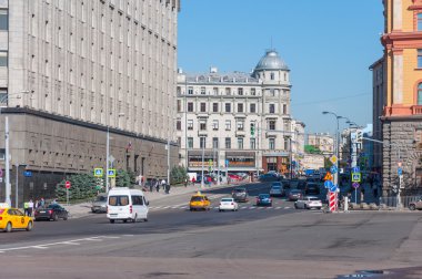 Moskova, Rusya - 21.09.2015. trafik ile Bolshaya Lubyanka Sokağı'nın genel görünümü