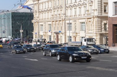 Moscow, Rusya Federasyonu-21.09.2015. Genel görünüm ve tiyatro Caddesi üzerinde trafik