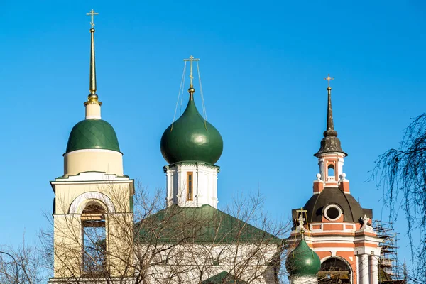 Maxim kathedraal en de kerk van St. George in Varvarka Street, Moskou, Rusland — Stockfoto