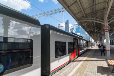 Moscow, Rusya Federasyonu-Ekim 01.2016. Tren Swallow istasyonunda Shelepiha Moskova Merkezi yüzük