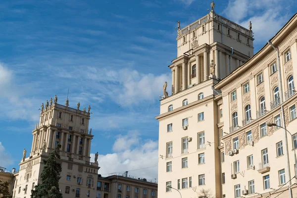 Casas residenciales Arquitectura estalinista en Leninsky Prospekt en Moscú, Rusia —  Fotos de Stock