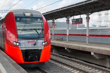 Moscow, Rusya Federasyonu-Ekim 01.2016. Tren Swallow istasyonunda Shelepiha Moskova Merkezi yüzük