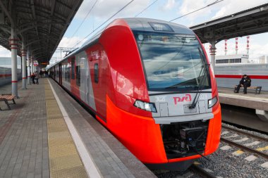 Moscow, Rusya Federasyonu-Ekim 01.2016. Tren Swallow istasyonunda Shelepiha Moskova Merkezi yüzük