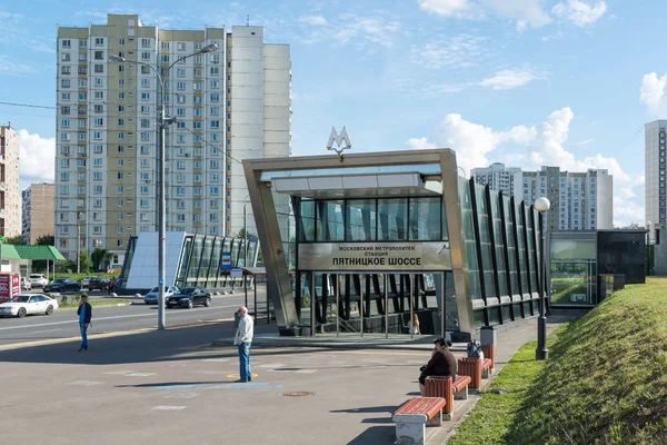 Mitino, Russia - July 09.2016. Entrance to the station Pyatnickoe shosse in Mitino — Stock Photo, Image