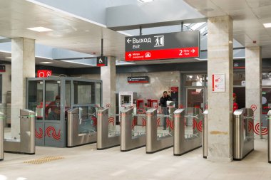 Moskova, Rusya - Ekim 01. 2016. turnike Metro İstasyonu Shepeliha Moskova Merkezi halka girişinde