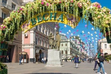 Moscow, Rusya Federasyonu-14.2016 olabilir. Kamergersky dekore edilmiş lane kemerli çiçekler - bahar festivali Moskova ile