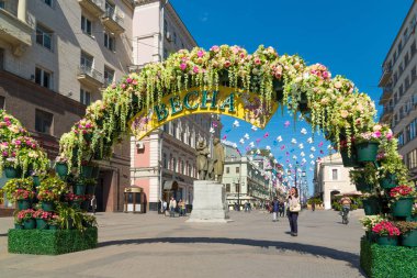 Moscow, Rusya Federasyonu-14.2016 olabilir. Kamergersky dekore edilmiş lane kemerli çiçekler - bahar festivali Moskova ile