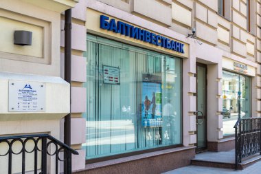 Moskova, Rusya - Haziran 02.2016. Baltinvestbank - Myasnitskaya Caddesi üzerinde banka şubesi