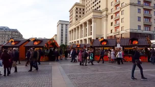 Moskva, Ryssland - November 09. 2016. Moskva hösten - gastronomiska festival i Manezh Square — Stockvideo