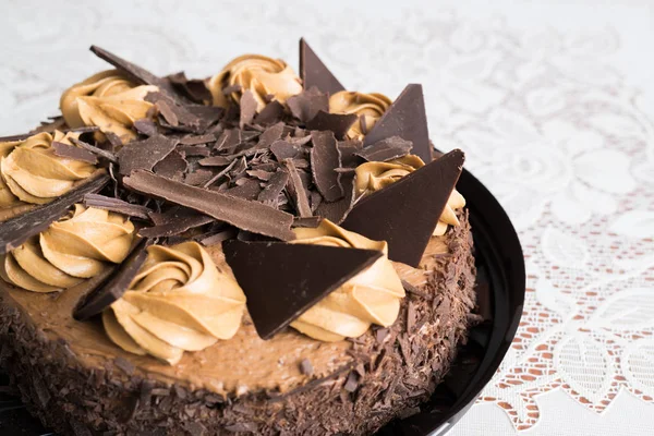 Chocolate cake with cream is on the table — Stock Photo, Image