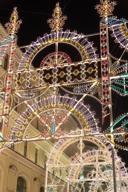 Moskova, Rusya - Ocak 10.3016. Festival - Noel ışık - şehir merkezinde sokak Nikolskaya