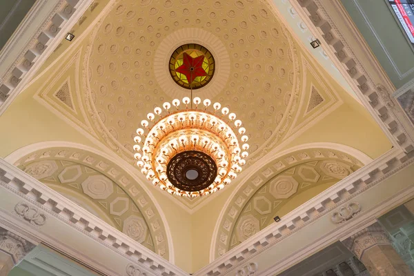 Beau plafond à la gare de Volgograd, Russie — Photo