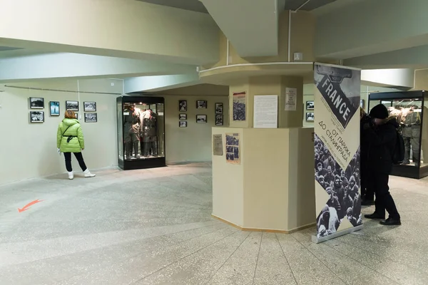 Volgograd, Ryssland - 02 November 2016. Människor i Museum of Memory-plats fångenskap fascistiska marskalk Paulus i andra världskriget — Stockfoto