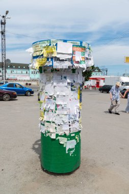 Gryazi, Rusya Federasyonu - Haziran 29.2016. Şehir sokak tumba reklamı