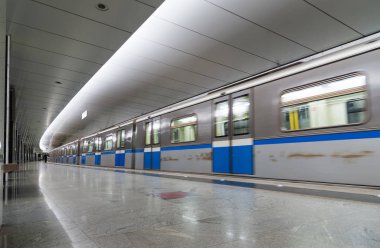 Moskova, Rusya - Temmuz 09.2015. Metro İstasyonu Pyatnickoe Shosse üzerinde yetiştirmek