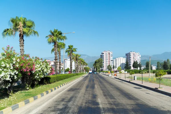 Kumluca, Türkiye - Haziran 20.2014. Şehirde yaz turizm sezonu yükseklikte genel görünümü