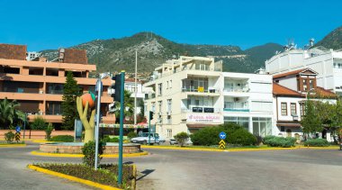 Finike, Türkiye - Haziran 20.2014. Şehir yaz, sermaye City büyüyen portakal genel görünümü