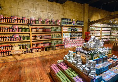 Kumluca, Türkiye - Haziran 20.2014. turistler için ulusal gıda satışı için Shop